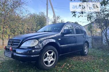 Позашляховик / Кросовер Mercedes-Benz M-Class 2000 в 