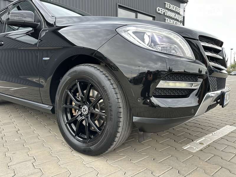 Внедорожник / Кроссовер Mercedes-Benz M-Class 2012 в Луцке