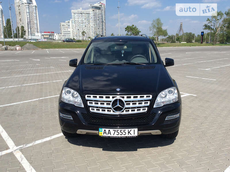 Внедорожник / Кроссовер Mercedes-Benz M-Class 2011 в Киеве