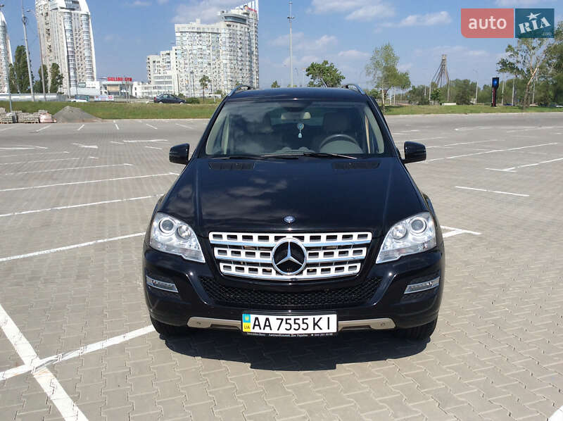 Внедорожник / Кроссовер Mercedes-Benz M-Class 2011 в Киеве