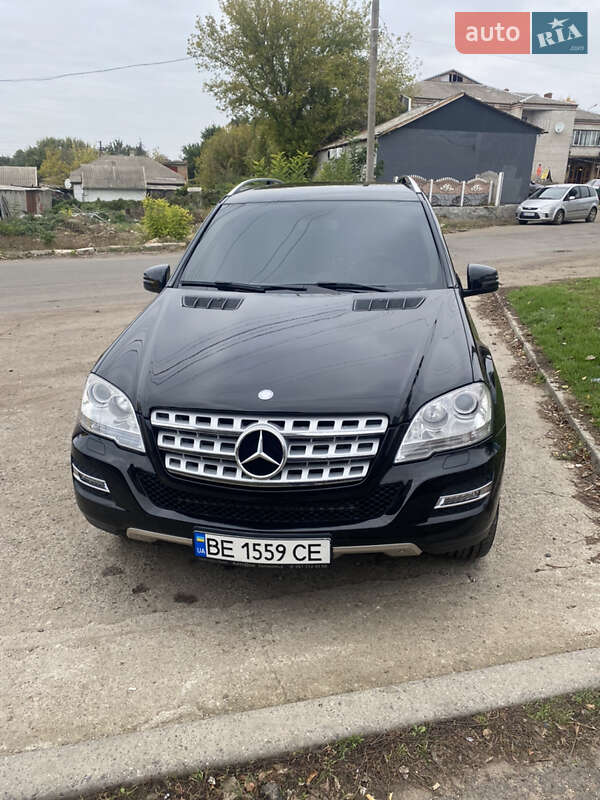 Внедорожник / Кроссовер Mercedes-Benz M-Class 2011 в 