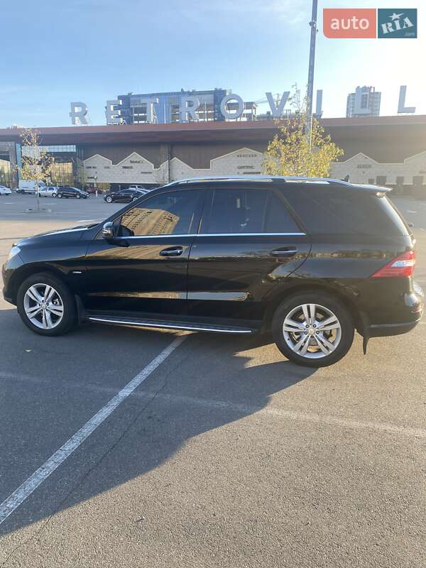 Внедорожник / Кроссовер Mercedes-Benz M-Class 2011 в Киеве