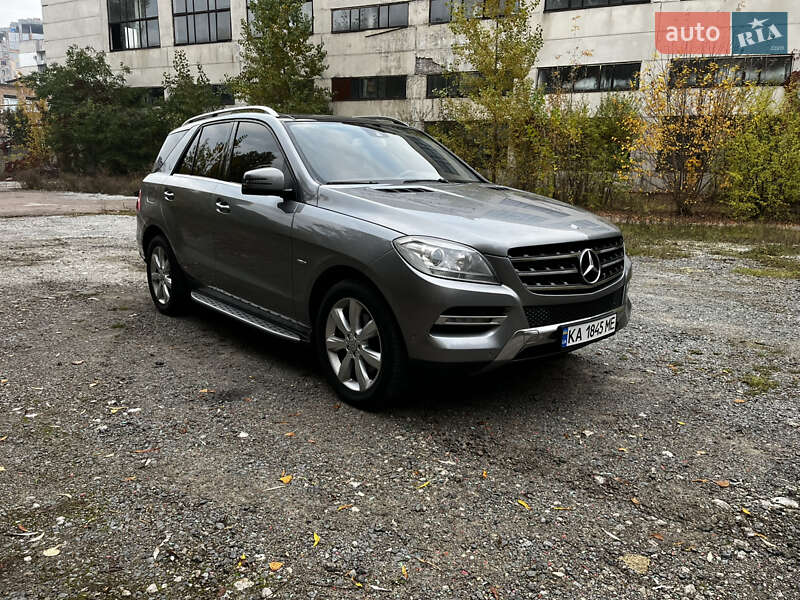 Внедорожник / Кроссовер Mercedes-Benz M-Class 2012 в Киеве
