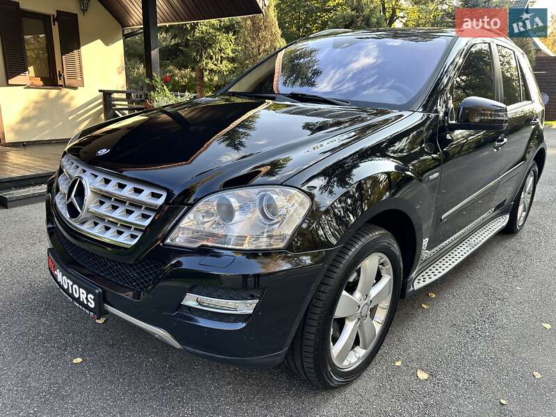 Внедорожник / Кроссовер Mercedes-Benz M-Class 2010 в Киеве