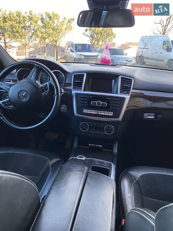 Внедорожник / Кроссовер Mercedes-Benz M-Class 2012 в Черновцах