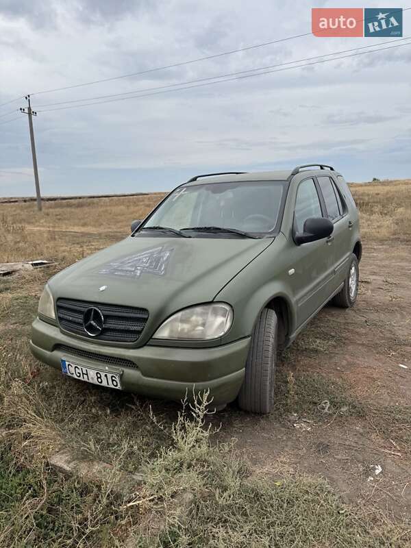 Внедорожник / Кроссовер Mercedes-Benz M-Class 2001 в Запорожье