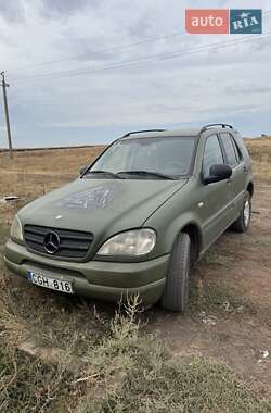 Внедорожник / Кроссовер Mercedes-Benz M-Class 2001 в Запорожье