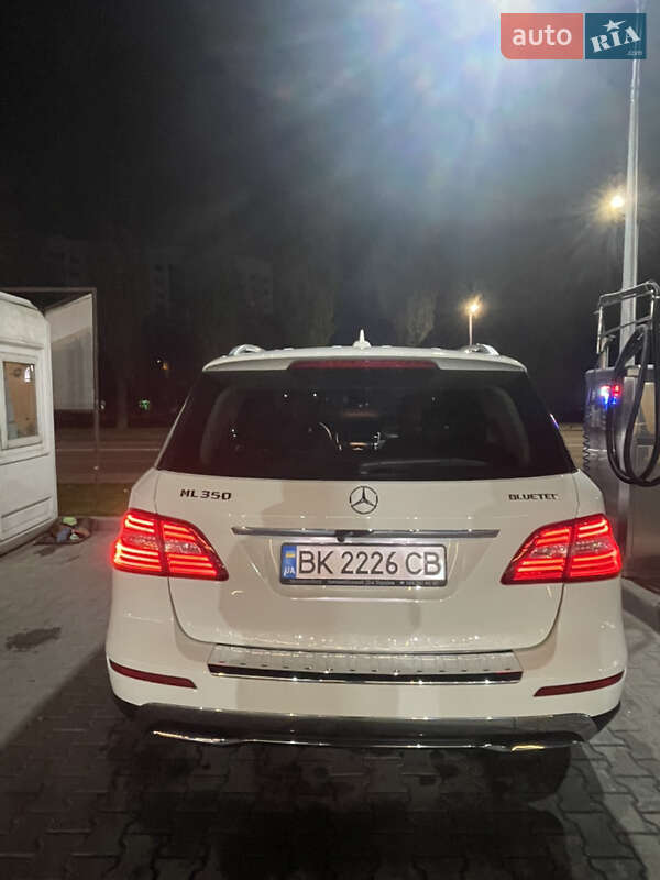 Позашляховик / Кросовер Mercedes-Benz M-Class 2013 в Києві