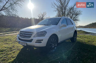Внедорожник / Кроссовер Mercedes-Benz M-Class 2011 в 