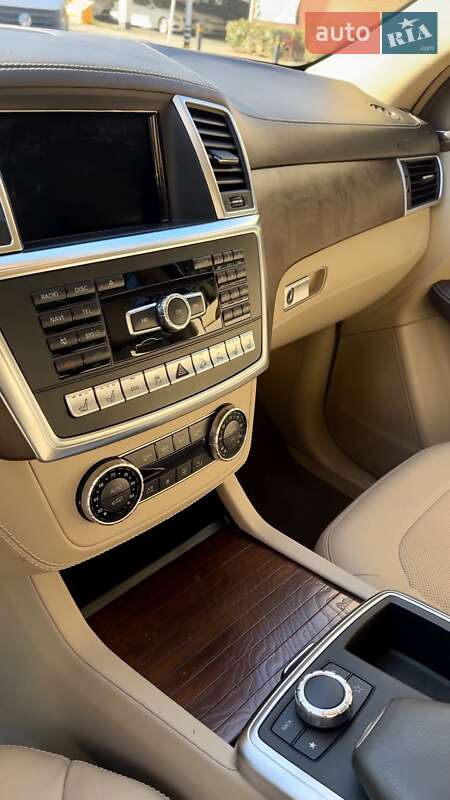 Внедорожник / Кроссовер Mercedes-Benz M-Class 2015 в Ивано-Франковске