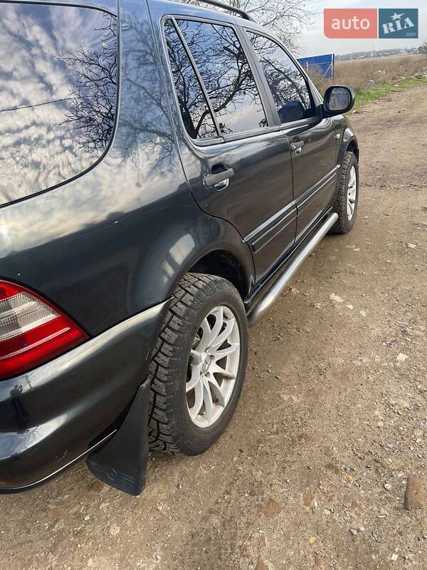 Внедорожник / Кроссовер Mercedes-Benz M-Class 2000 в Измаиле