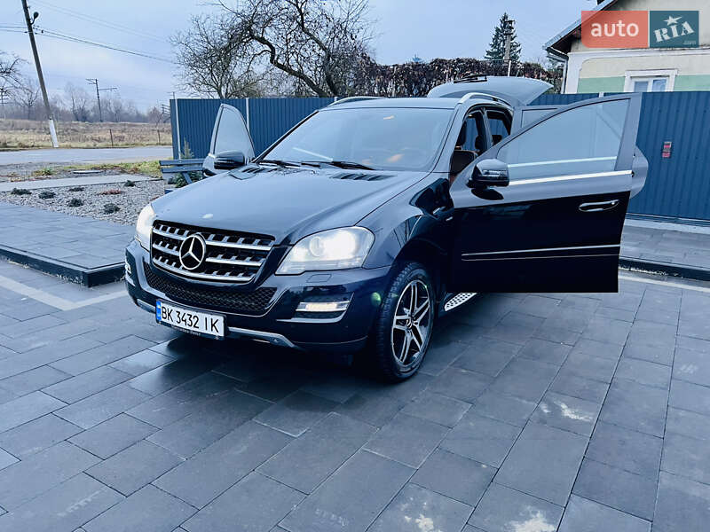 Внедорожник / Кроссовер Mercedes-Benz M-Class 2011 в Самборе