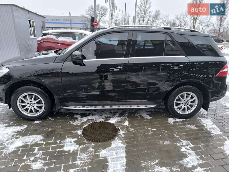 Внедорожник / Кроссовер Mercedes-Benz M-Class 2013 в Киеве