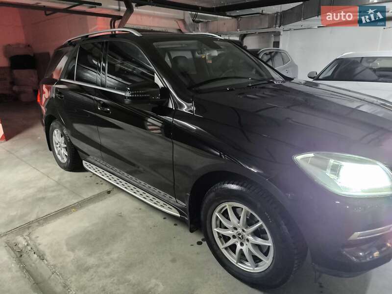 Внедорожник / Кроссовер Mercedes-Benz M-Class 2013 в Киеве