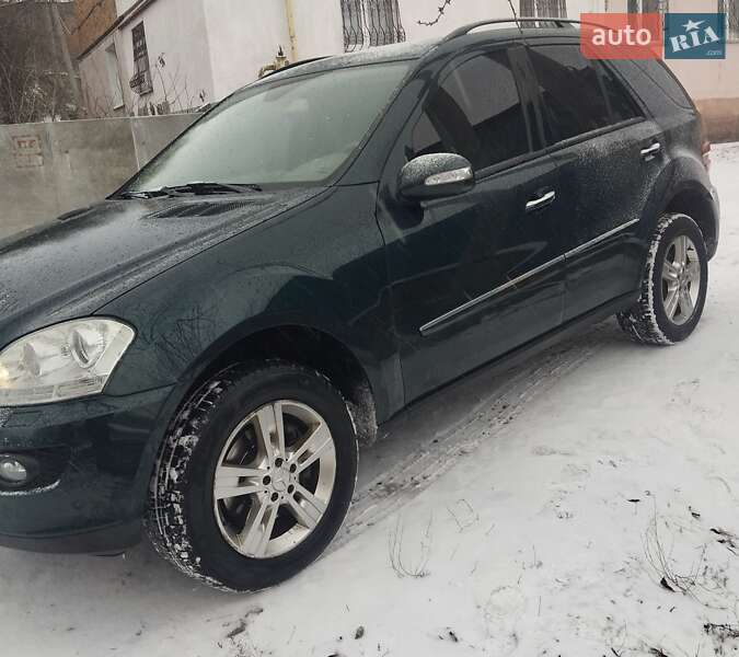 Внедорожник / Кроссовер Mercedes-Benz M-Class 2005 в Сумах