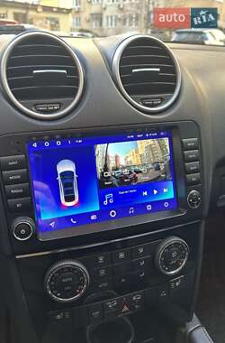 Внедорожник / Кроссовер Mercedes-Benz M-Class 2010 в 