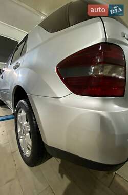 Внедорожник / Кроссовер Mercedes-Benz M-Class 2005 в 