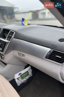 Внедорожник / Кроссовер Mercedes-Benz M-Class 2013 в 