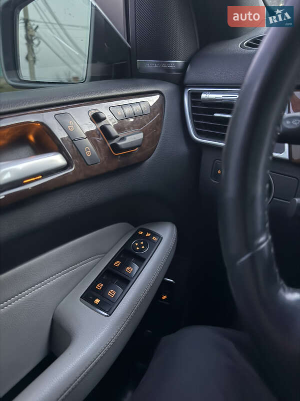 Позашляховик / Кросовер Mercedes-Benz M-Class 2013 в Одесі
