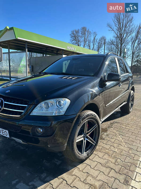 Позашляховик / Кросовер Mercedes-Benz M-Class 2005 в 