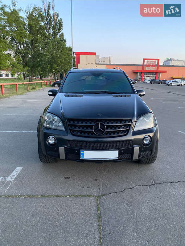 Внедорожник / Кроссовер Mercedes-Benz M-Class 2005 в 