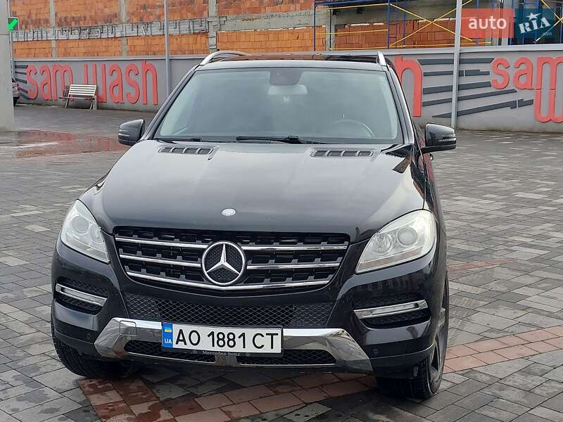 Позашляховик / Кросовер Mercedes-Benz M-Class 2011 в Хусті