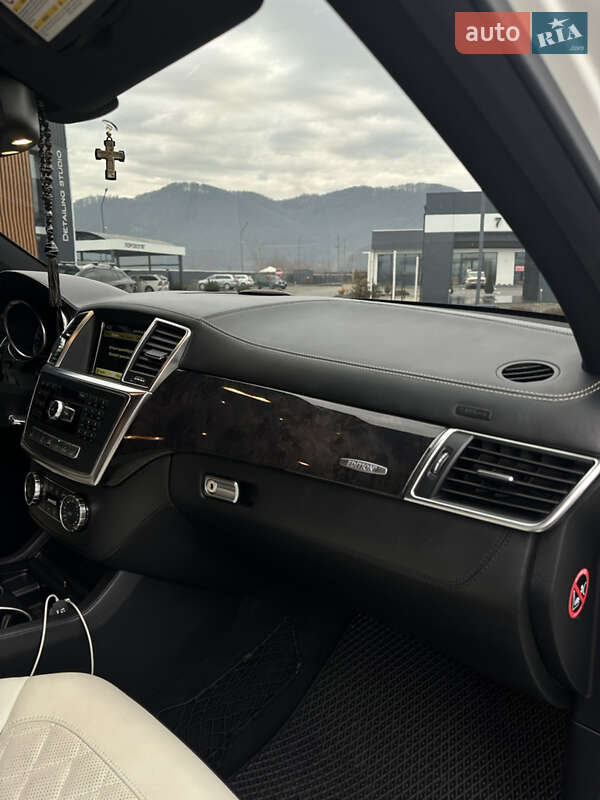 Внедорожник / Кроссовер Mercedes-Benz M-Class 2011 в Хусте