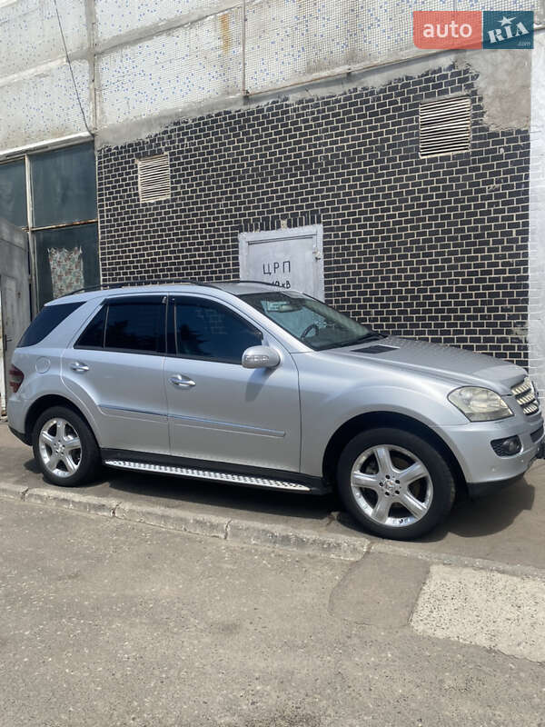 Внедорожник / Кроссовер Mercedes-Benz M-Class 2005 в Одессе