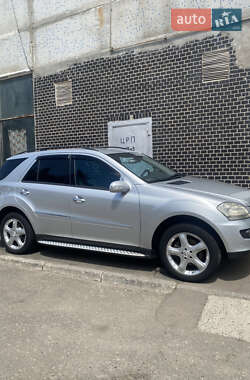 Позашляховик / Кросовер Mercedes-Benz M-Class 2005 в 