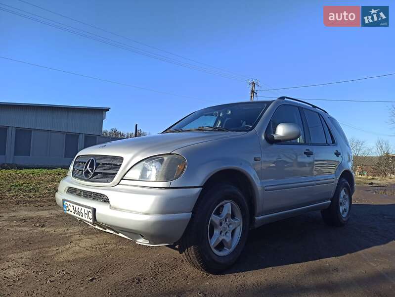 Внедорожник / Кроссовер Mercedes-Benz M-Class 2001 в Сокале