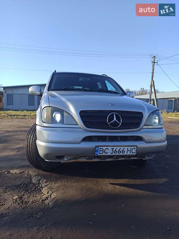 Внедорожник / Кроссовер Mercedes-Benz M-Class 2001 в Сокале