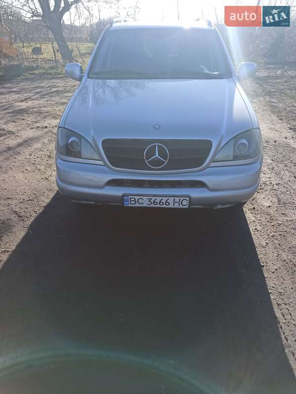 Внедорожник / Кроссовер Mercedes-Benz M-Class 2001 в Сокале