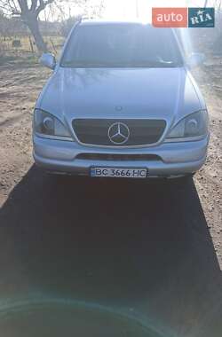 Внедорожник / Кроссовер Mercedes-Benz M-Class 2001 в 