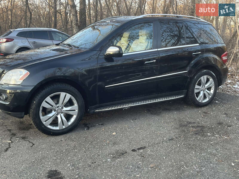 Внедорожник / Кроссовер Mercedes-Benz M-Class 2010 в Киеве