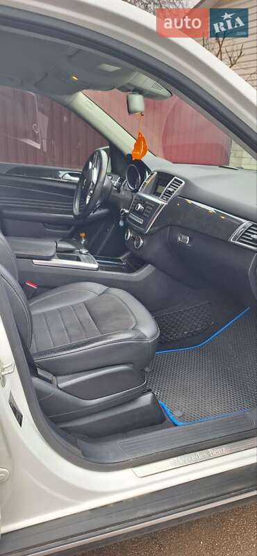 Внедорожник / Кроссовер Mercedes-Benz M-Class 2015 в Киеве