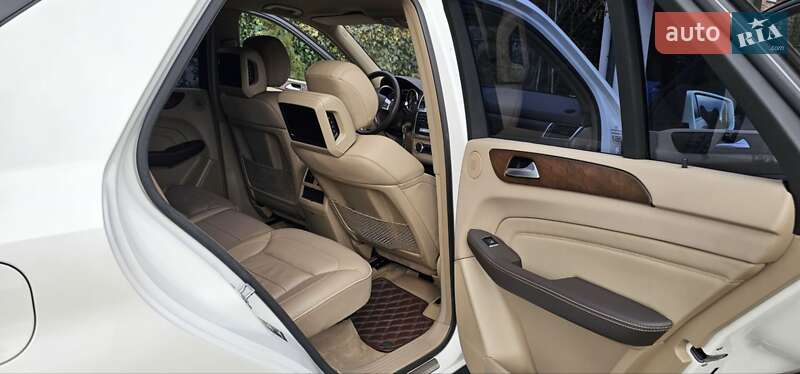 Внедорожник / Кроссовер Mercedes-Benz M-Class 2013 в Ровно