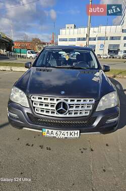 Внедорожник / Кроссовер Mercedes-Benz M-Class 2010 в Киеве