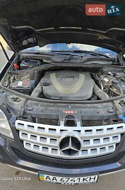 Внедорожник / Кроссовер Mercedes-Benz M-Class 2010 в Киеве