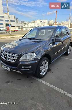 Внедорожник / Кроссовер Mercedes-Benz M-Class 2010 в Киеве