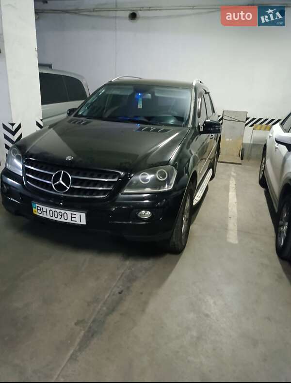 Внедорожник / Кроссовер Mercedes-Benz M-Class 2006 в 