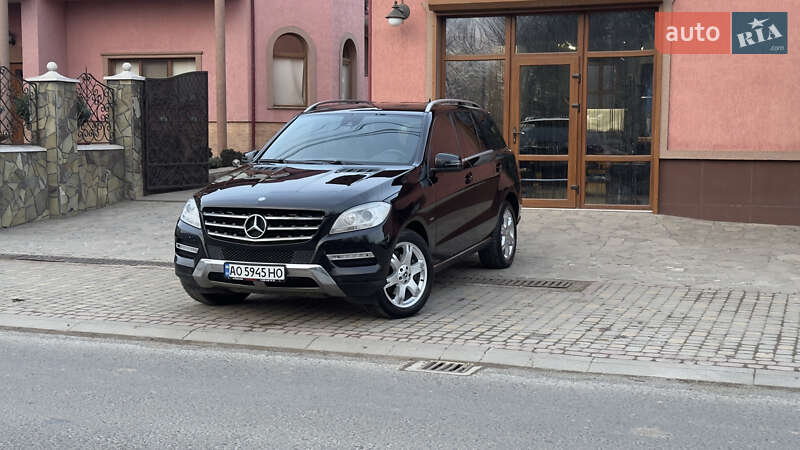 Позашляховик / Кросовер Mercedes-Benz M-Class 2011 в 