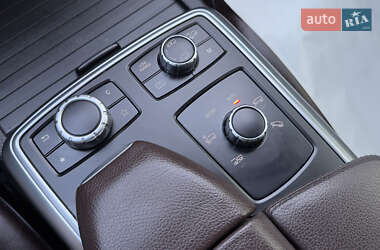 Позашляховик / Кросовер Mercedes-Benz M-Class 2011 в 