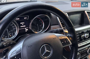 Позашляховик / Кросовер Mercedes-Benz M-Class 2011 в 