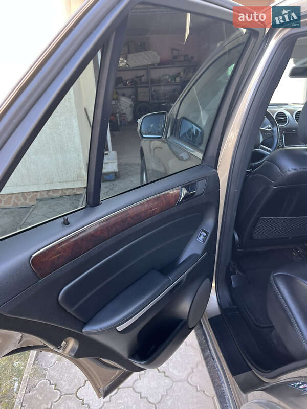 Внедорожник / Кроссовер Mercedes-Benz M-Class 2009 в Каменец-Подольском