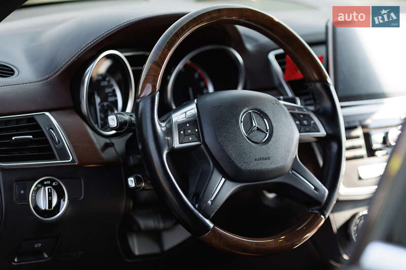 Внедорожник / Кроссовер Mercedes-Benz M-Class 2011 в Ужгороде