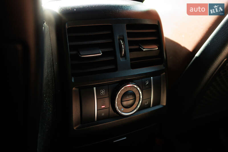 Внедорожник / Кроссовер Mercedes-Benz M-Class 2011 в Ужгороде