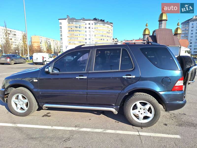Mercedes-Benz M-Class 2001