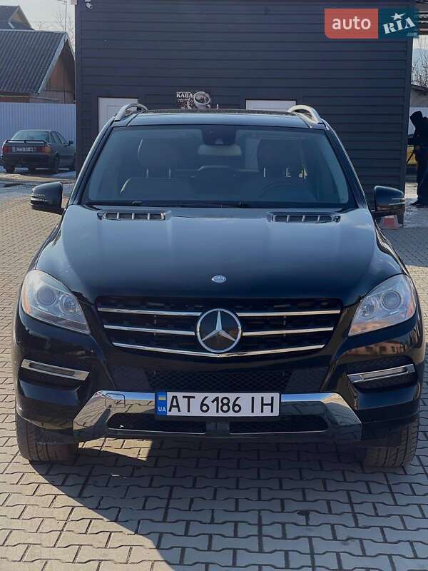 Позашляховик / Кросовер Mercedes-Benz M-Class 2011 в 