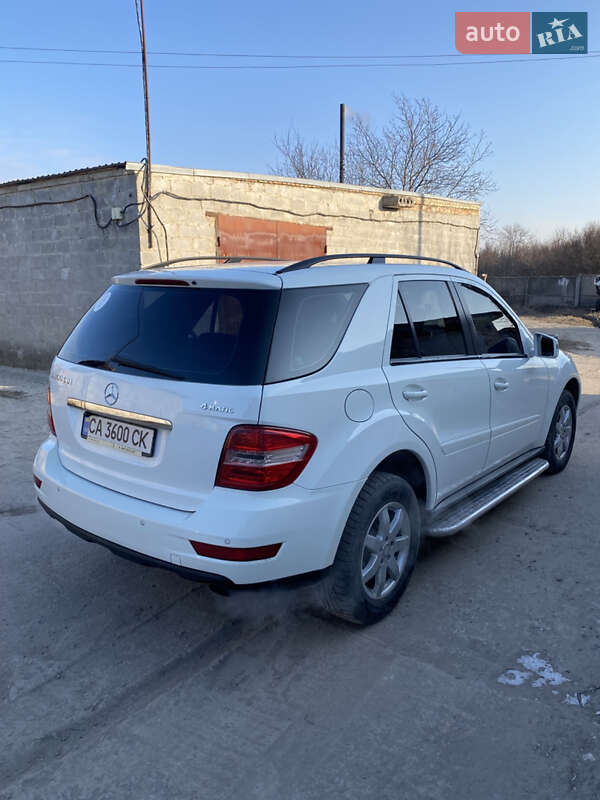 Позашляховик / Кросовер Mercedes-Benz M-Class 2011 в Каневі