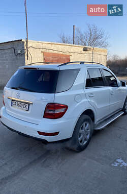 Внедорожник / Кроссовер Mercedes-Benz M-Class 2011 в 